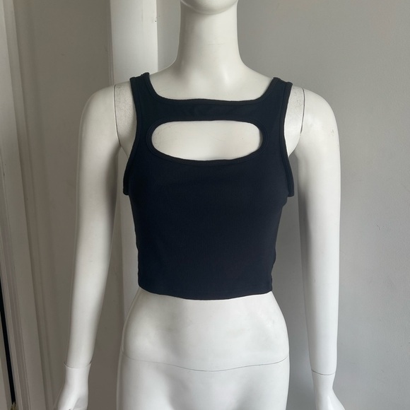 $48 Lululemon LA Black Cut-Out Crop Tank Top Size 4 Stretchy Athletic - Picture 2 of 6